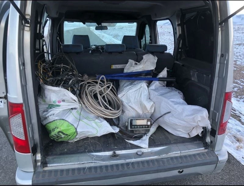 JASAT, kamu kurumundan hırsızlık yapan ve mala zarar veren şahısları suçüstü yakaladı
