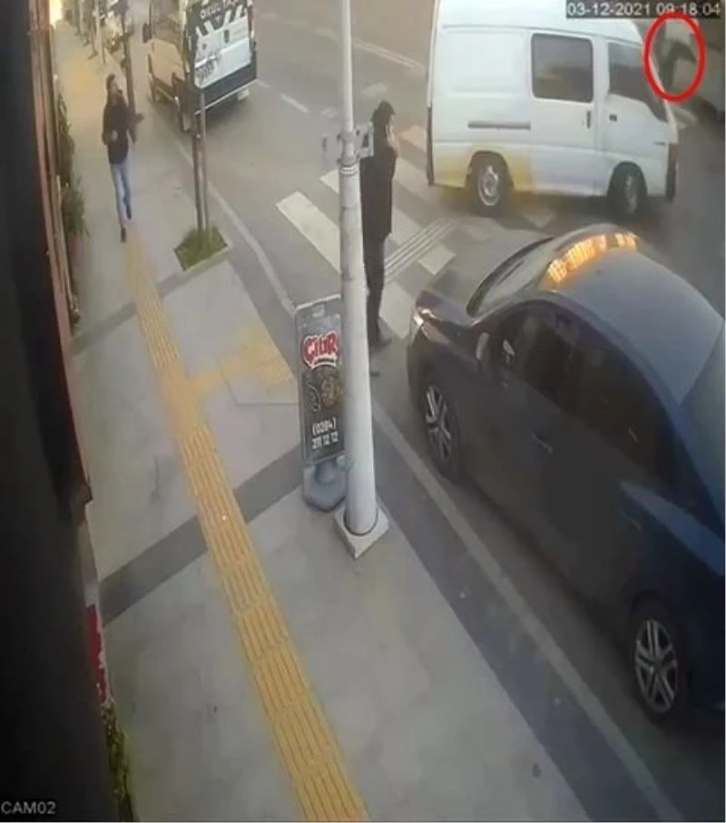 Yanlış yere park ettiği yetmedi, dikkatsizliği kaza ile neticelendi
