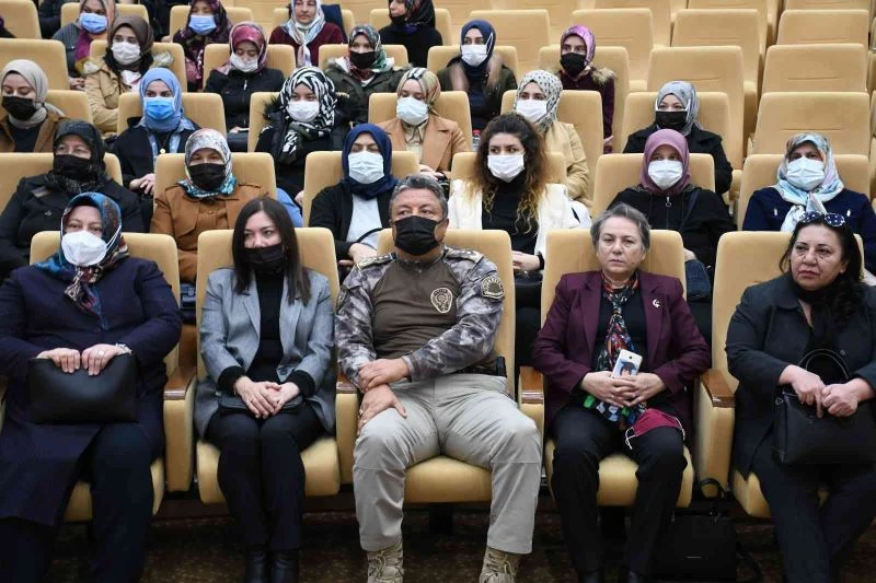 Girişimci kadınlara UYUMA ve KADES projeleri anlatıldı
