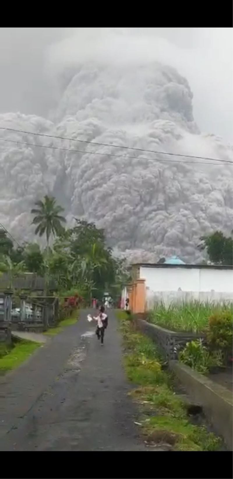 Endonezya’da Semeru Yanardağı’nda patlama
