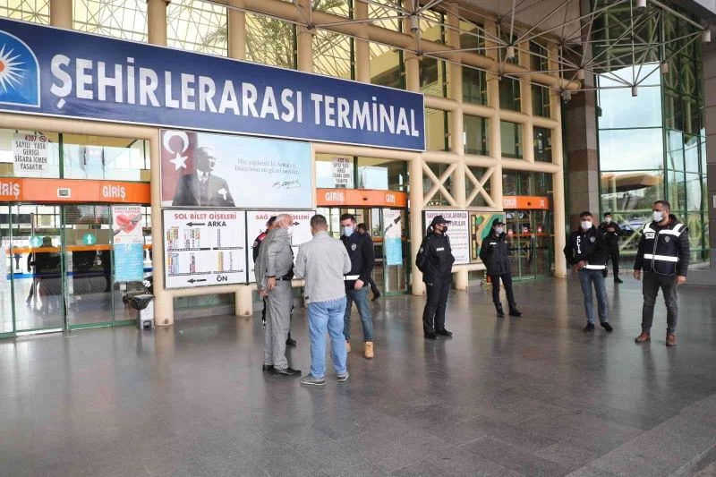 Antalya’da 4 bin 190 personelin katıldığı huzur uygulamasında, araması bulunan 9 şahıs yakalandı
