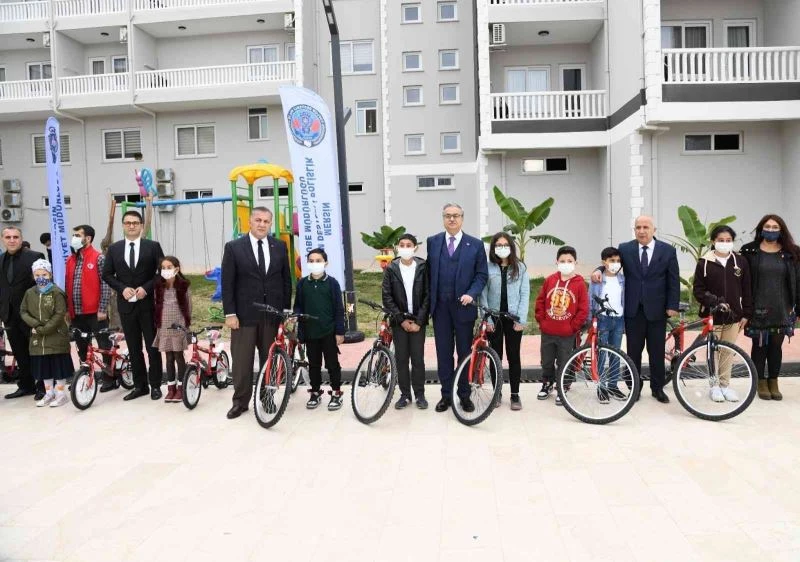 Vali Su, ‘İyi Ki Varsınız’ projesi kapsamında öğrencilerle buluştu
