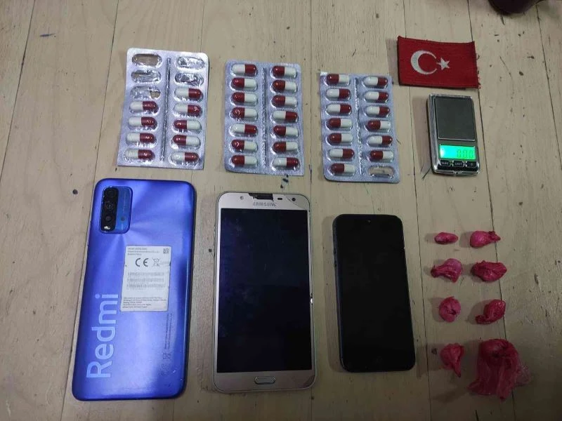 Kasımpaşa’da kağıt toplayıcı kılığında uyuşturucu satışına bekçi engeli: 3 gözaltı
