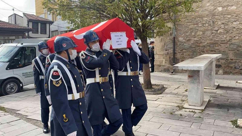 Trafik kazasında hayatını kaybeden Afyonkarahisarlı asker toprağa verildi
