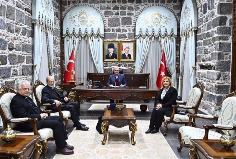 Türkiye Ermeni Katolikleri Ruhani Lideri Zekiyan’dan Vali Karaloğlu’na ziyaret
