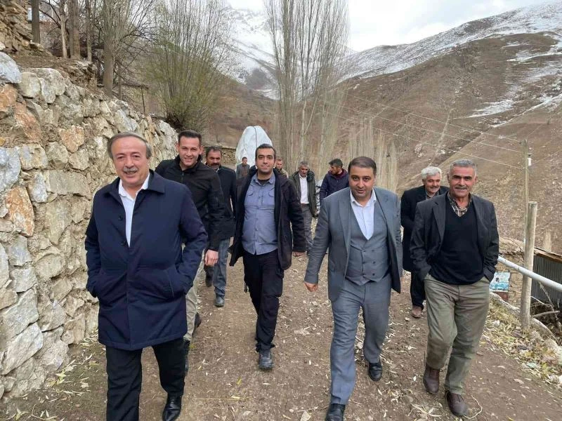 Başkan Sabırlı ve Arvas kapı kapı dolaşıyor
