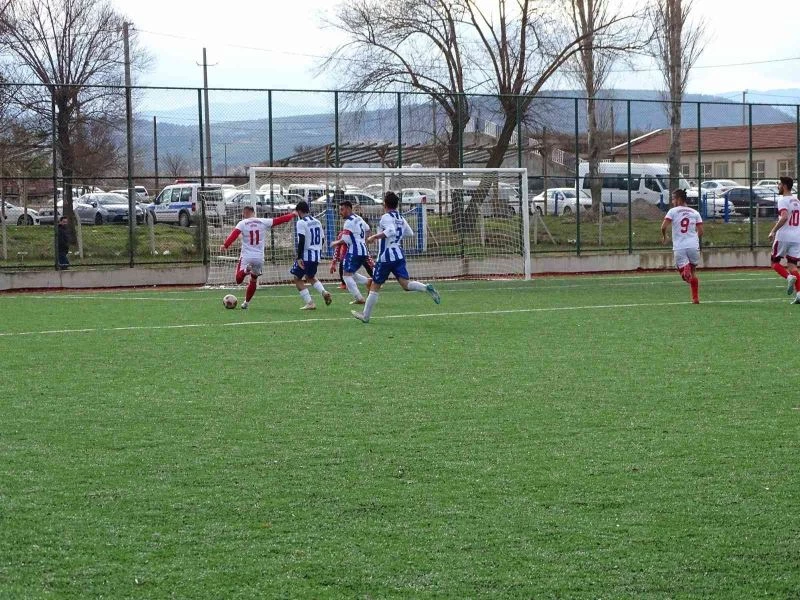 Hisarcık Belediyespor Süper Amatör Lig’de liderliği evinde bıraktı
