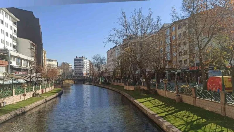 Eskişehir haftaya yazdan kalma bir günle başladı
