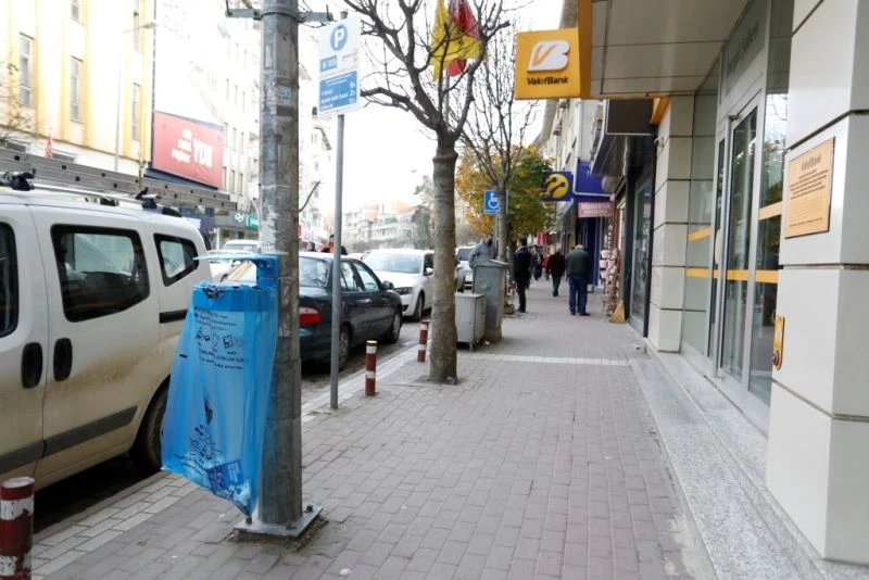 İnegöl temassız çöp kovalarıyla donatılıyor
