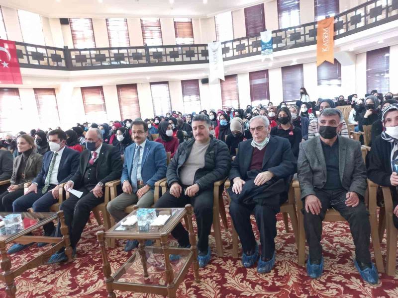 Erzurum’da ‘’Türk kadınının seçme ve seçilme hakkı’’ semineri
