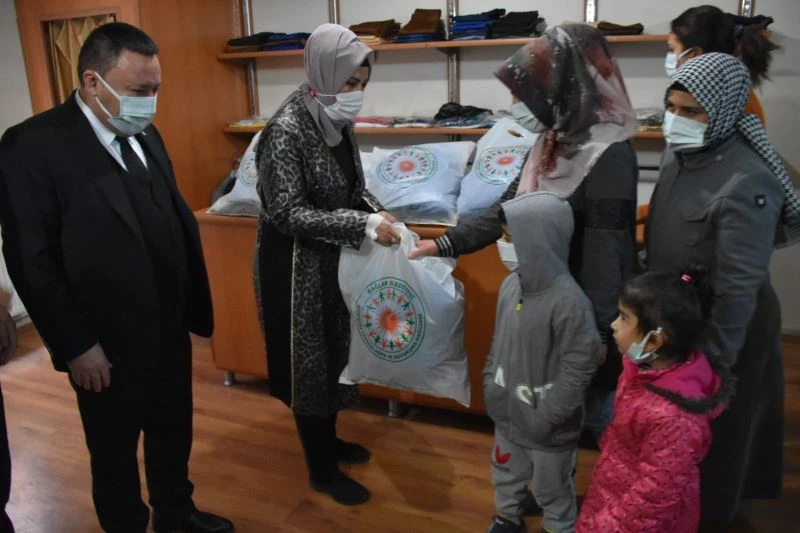 Bağlar Belediyesi’nden örnek uygulama, yardım kolileri yerine alışveriş çeki
