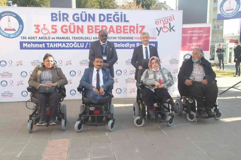 Şahinbey’de 136 engelliye akülü ve manuel sandalye
