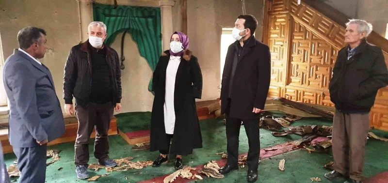 Kaymakam Özay, yangından zarar gören camide incelemelerde bulundu
