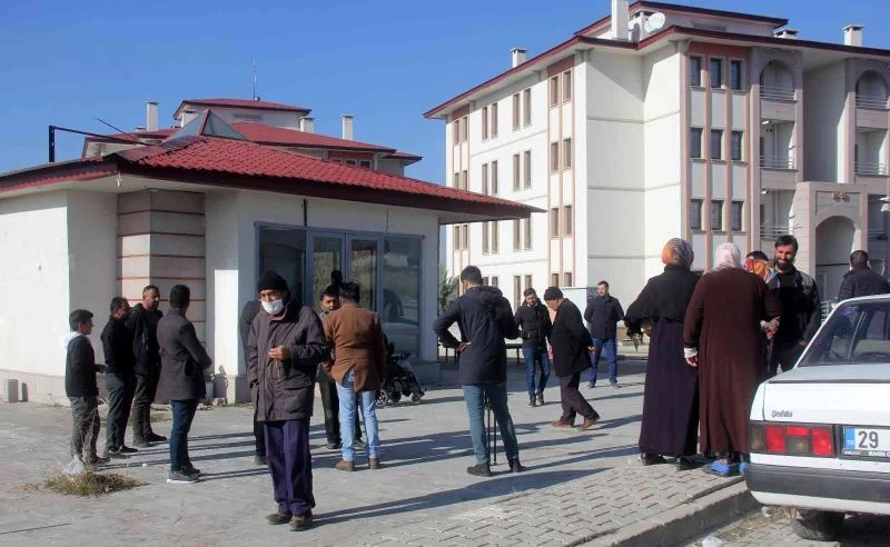 Mahalleli, Enerya doğalgaz dağıtım şirketine tepki gösterdi

