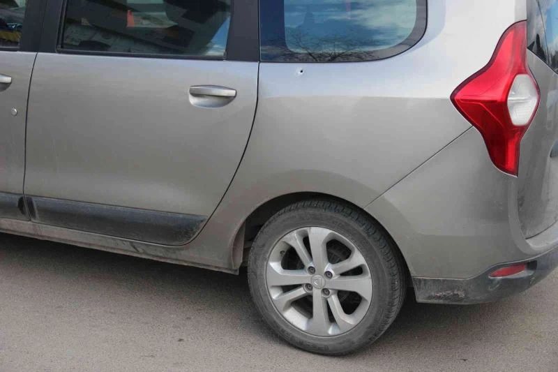 Caddede karşılaşan husumetliler dehşet saçtı
