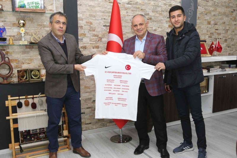Türkiye Ampute Futbol Milli Takımı’ndan Yahyalı’ya anlamlı hediye
