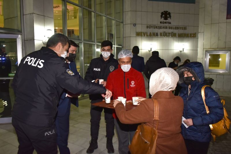 Karatay Belediyesi’nden geleneksel sahlep ikramı
