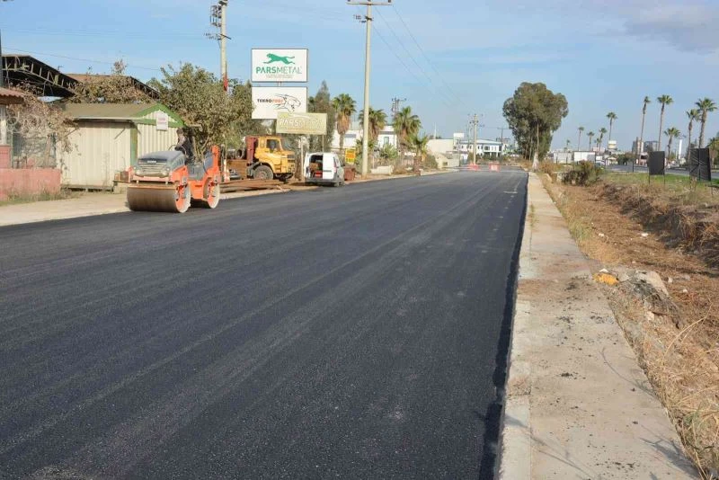 Tarsus’ta işletmelerin yer aldığı bölgenin yolları yenilendi
