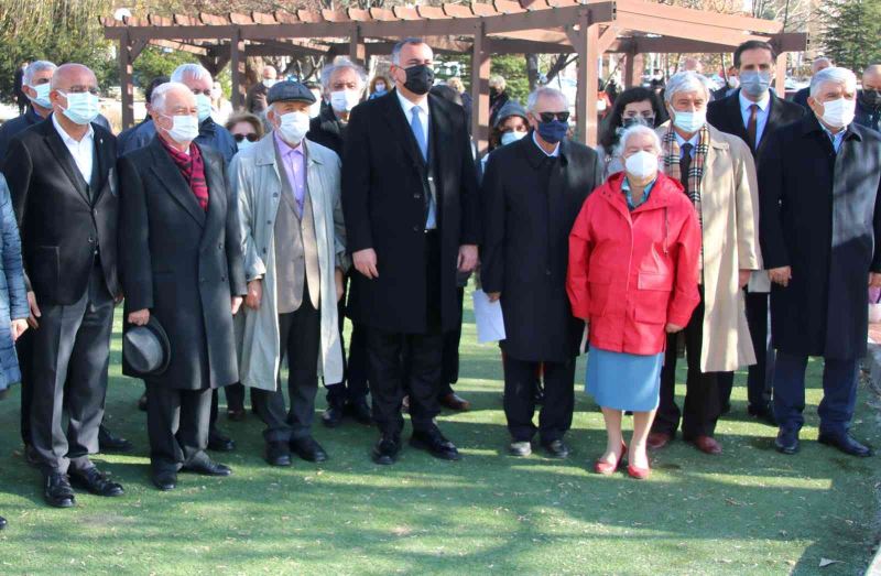 Şair ve yazar Ceyhun Atuf Kansu’nun adını taşıyan parka büstü yerleştirildi
