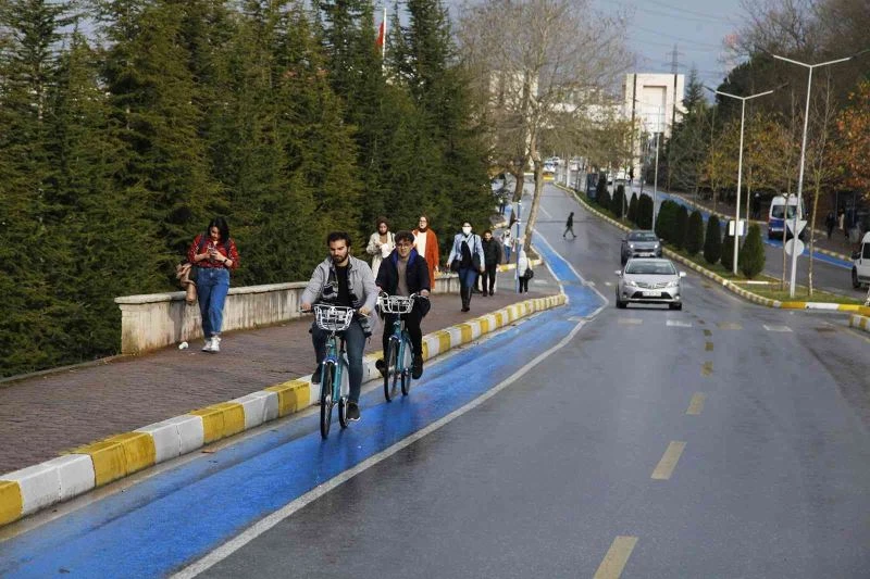 SAÜ bisiklet yoluyla renklendi
