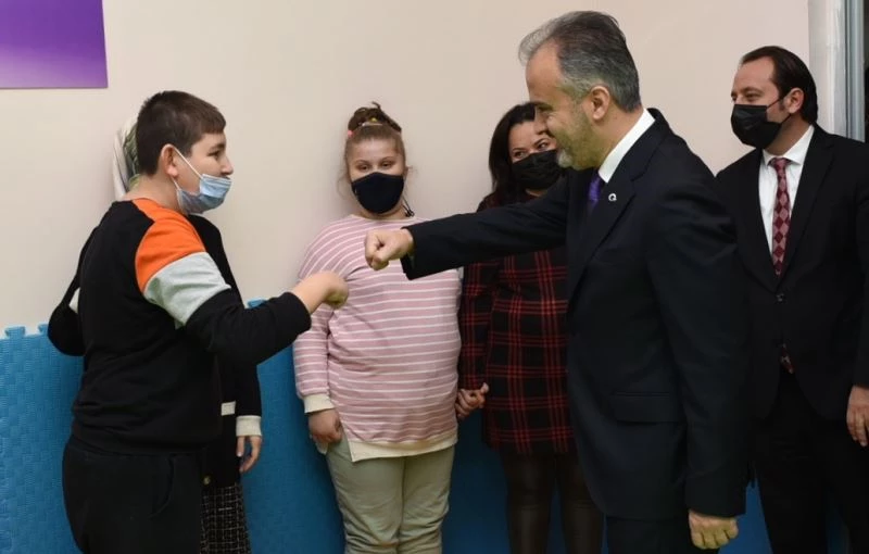 Bursa Büyükşehir’den okullara spor aktivite alanları
