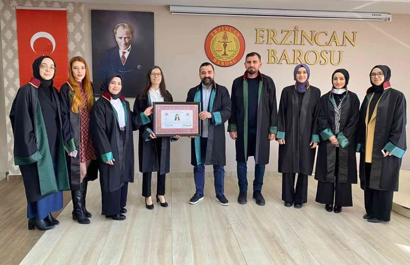 Stajyer avukatlar ruhsatnamelerini aldılar
