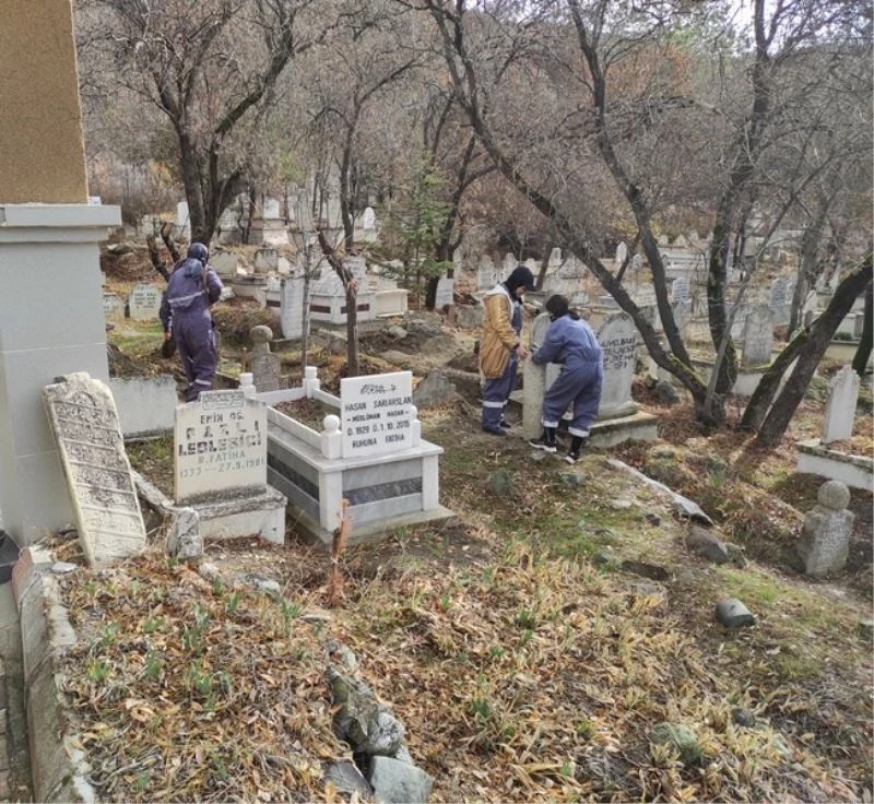 Osmanlı dönemine ait mezar taşları restore ediliyor
