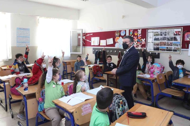 Öğrenciler cevaplamak için birbirleriyle yarıştı
