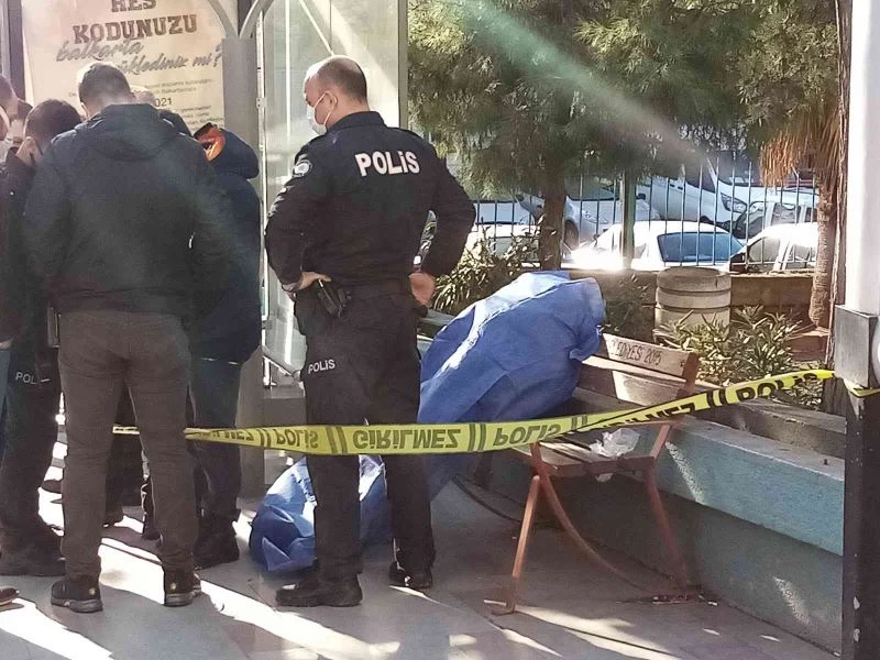 Ecel bankta yakaladı
