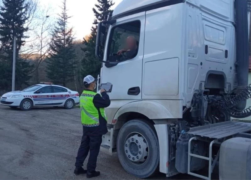 Ağır tonajlı 5 araç trafikten men edildi
