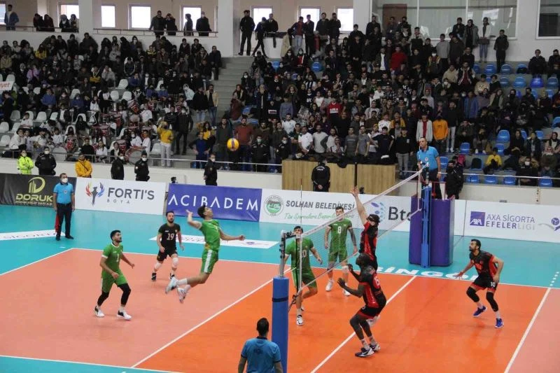 Efeler Ligi: Bingöl Solhan Spor: 0 - Ziraat Bankkart: 3
