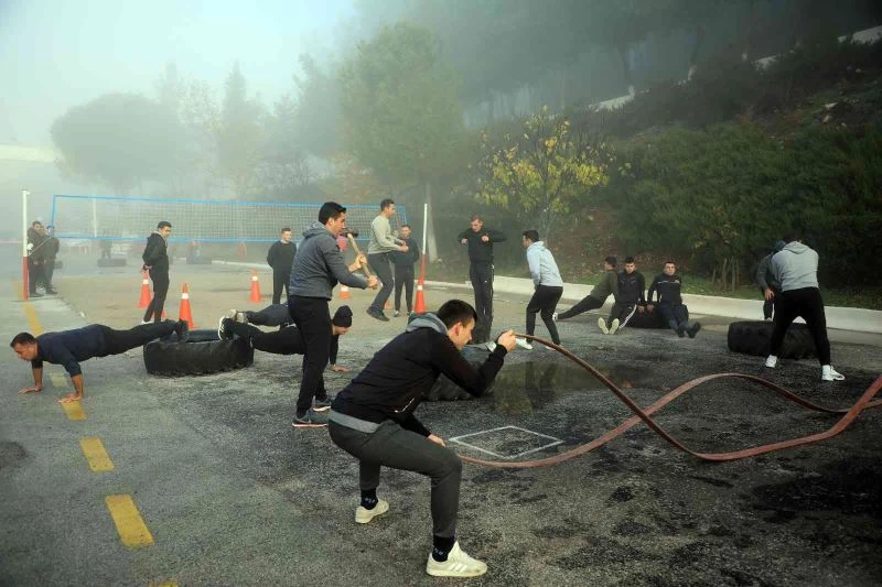 Yeni itfaiye erleri ilk eğitimlerini gerçekleştirdi
