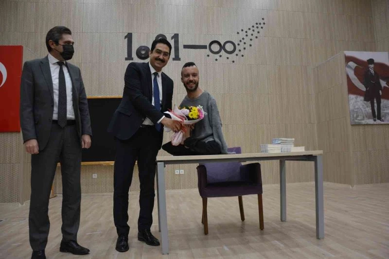 Milli Yüzücü Sefa Yurtkölesi öğrencilerle buluştu
