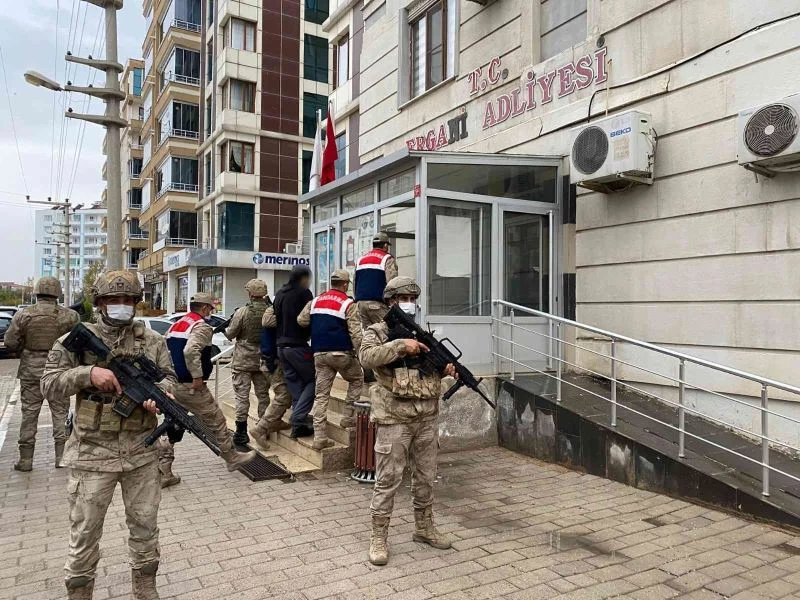 Diyarbakır’da 12 ayrı dosyası, 49 yıl kesinleşmiş cezası olan şüpheli yakalandı
