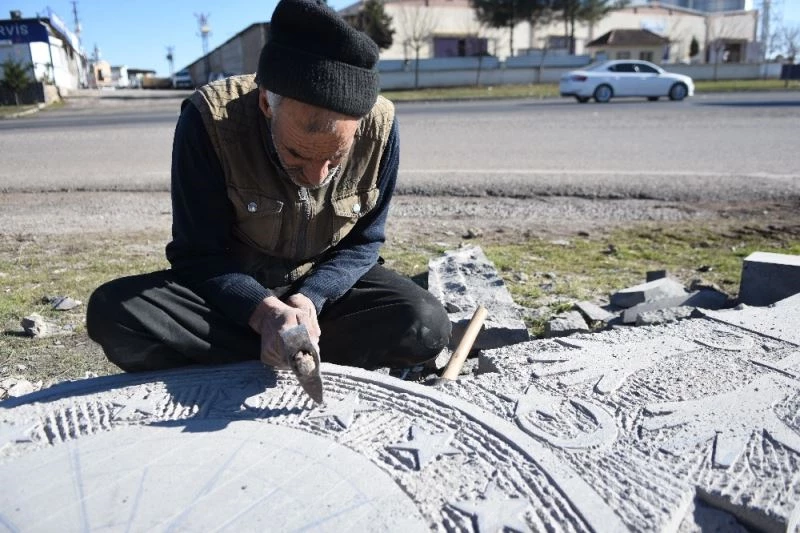(Özel) Taş sanatçısı Cumhurbaşkanına olan sevgisini taşa yansıtıyor
