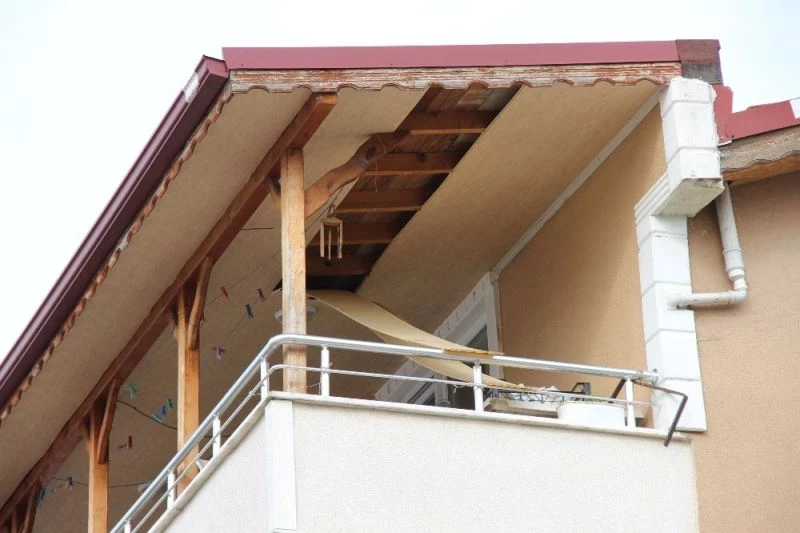 Tavanı tamir etmek isterken balkondan düştü
