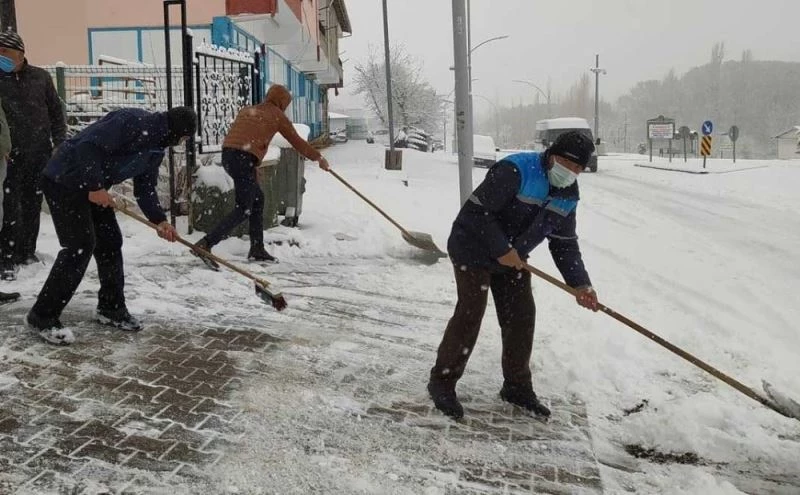 Kuluncak’ta yoğun karla mücadele
