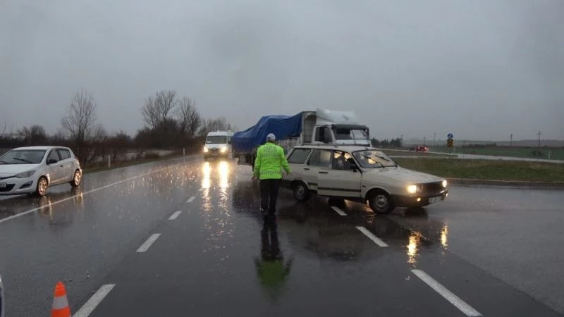 Meteoroloji uyarmıştı, sağanak sonrası yol kapandı
