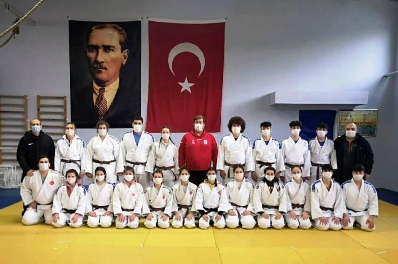 Yunusemreli 23 judocu siyah kuşağa terfi etti
