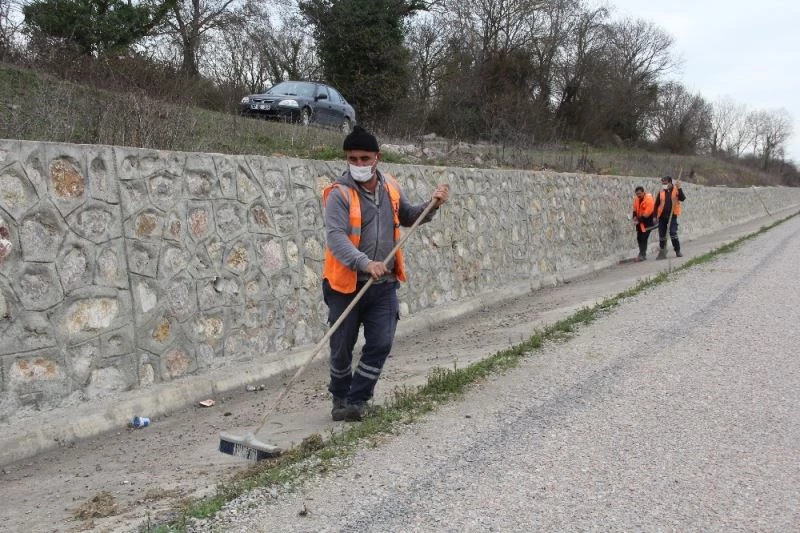 Sinop’ta araçlardan atılan çöpler ‘pes’ dedirtiyor
