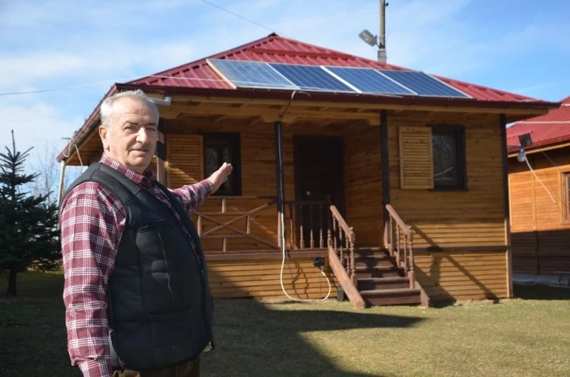 Evine kurduğu sistemle 15 yıldır elektriğe para vermiyor
