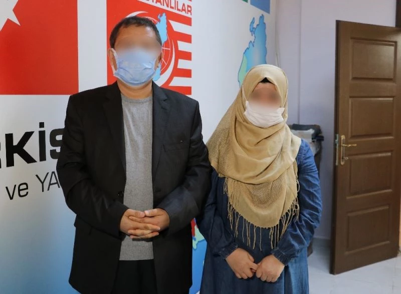 Doğu Türkistanlı aile 6 yıldır evlatlarını göremedi
