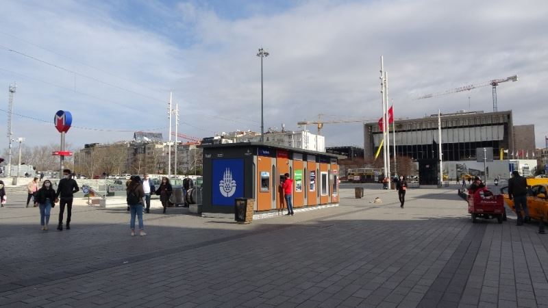 (Özel) İBB’nin tarihi Taksim Meydanına koyduğu ATM’ler büyük tepki çekti
