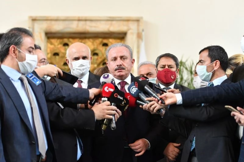 TBMM’de Füreya Koral sergisi açıldı
