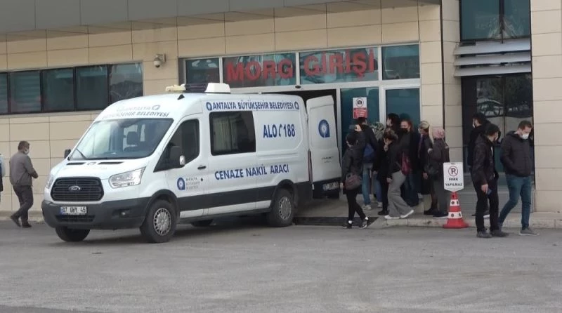 Anne ve oğullarının kardeş gözyaşı
