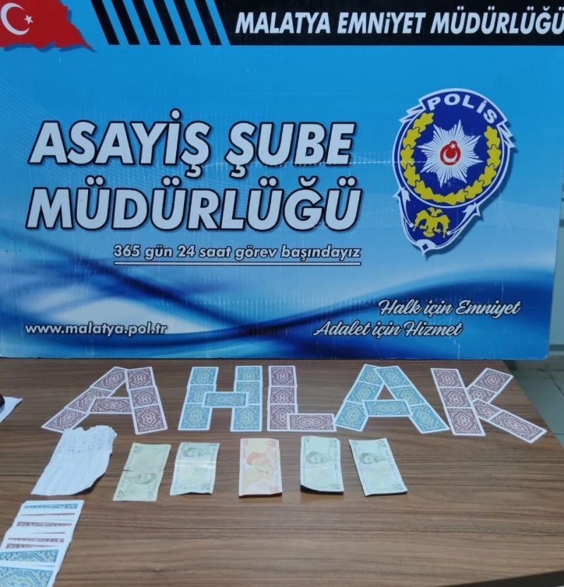 İskambil kağıtları ile 