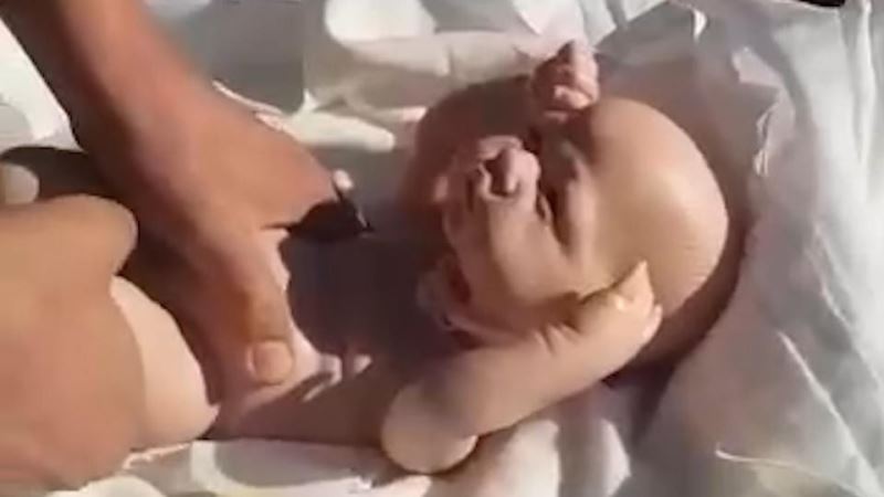 Rusya’da kefenin içinden cenaze yerine oyuncak bebekler çıktı
