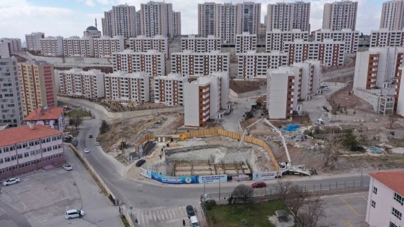 Mamak’ta aynı anda iki yüzme havuzunun temeli atılacak
