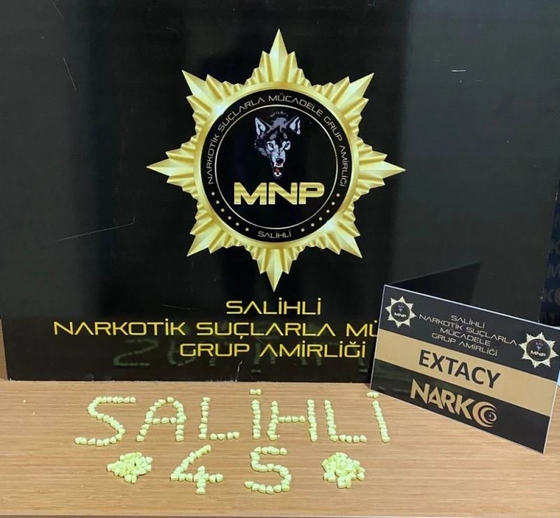 Şüpheli şahıstan extacy ve uyuşturucu çıktı
