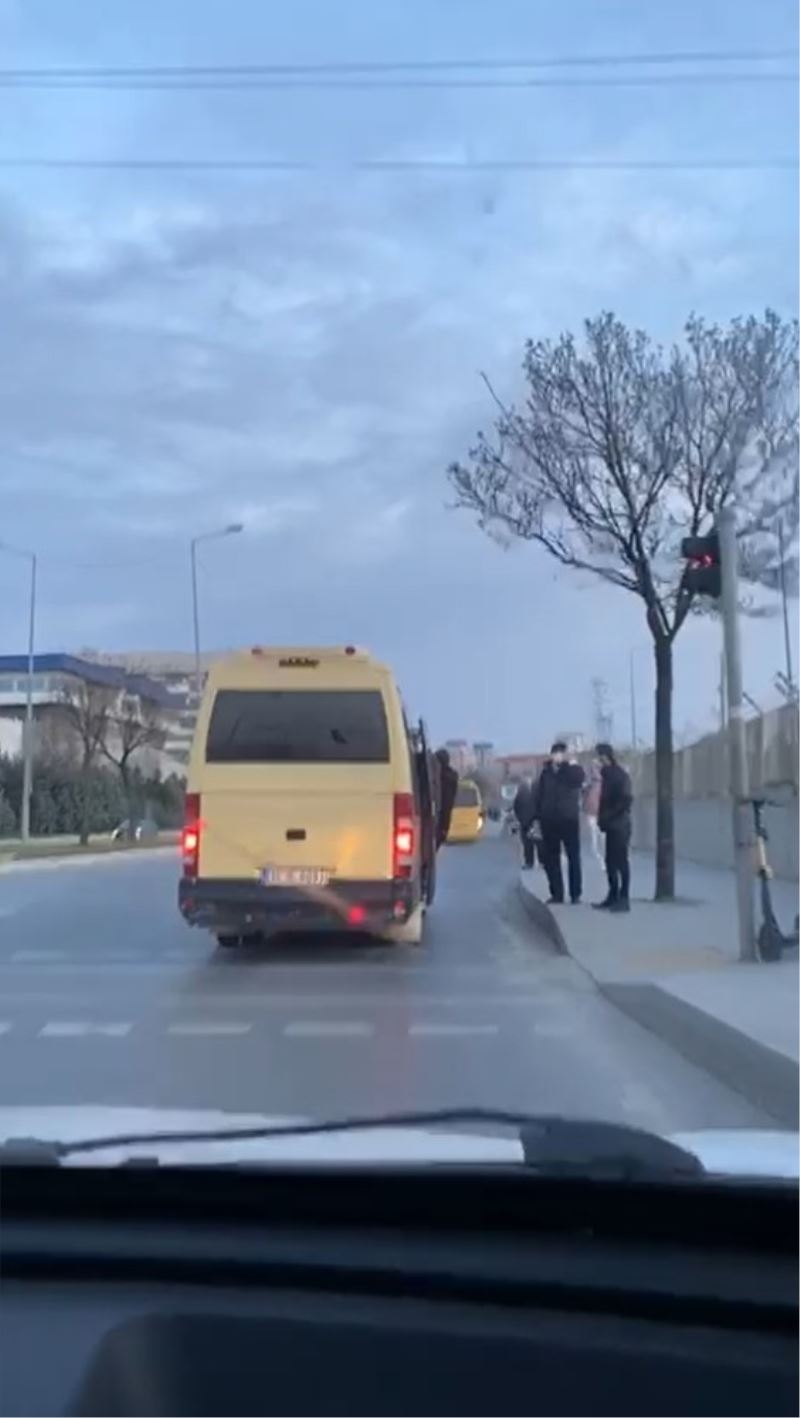 (Özel) Başakşehir’de minibüste sosyal mesafesiz yolcu taşımacılığı pes dedirtti
